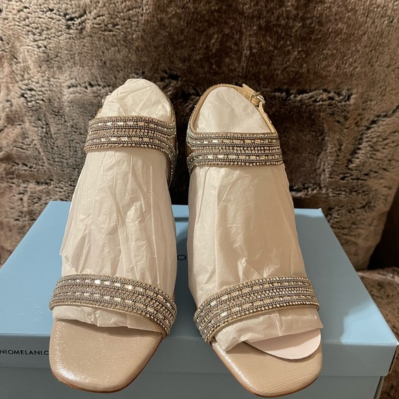 Never worn, ordered and didn’t need. Very pretty and perfect for holidays! - Picture 4 of 11